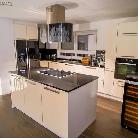 Luxury 口 Studio Knox PrimeTV 口 8min zum S-Hbf 4*